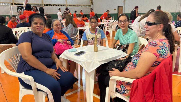 Festa da Família promove integração no ginásio da SELT